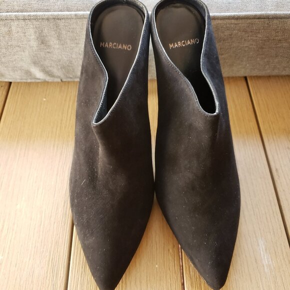 EUC Guess by MARCIANO jet black suede gold heel pointy toe mule (7.5) slides - Picture 2 of 9